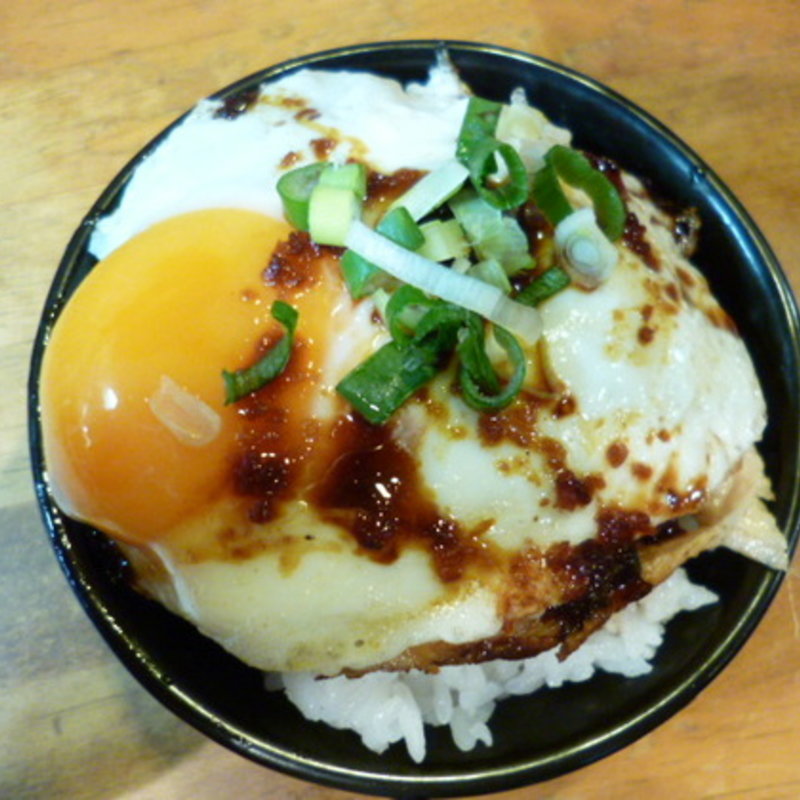 厚切りチャーシューエッグごはん(ラーメン きら星)