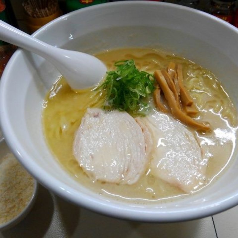 鶏白湯らーめん＋粉チーズ　(らーめん　れんげ )