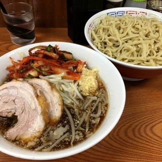 ラーメン（ニンニク、ヤサイ）＋つけ麺＋タマネギキムチ(ラーメン二郎 亀戸店 （らーめんじろう）)