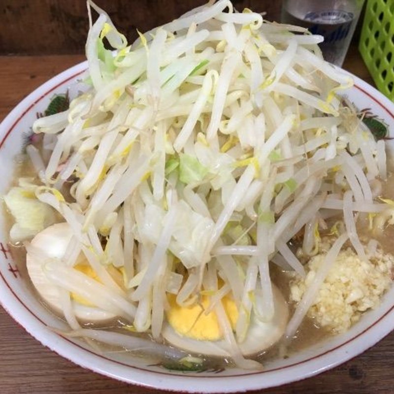 小ブタ（普通盛焼豚）（ニンニク、ヤサイ）＋煮玉子(ラーメン二郎 品川店 （らーめんじろう）)