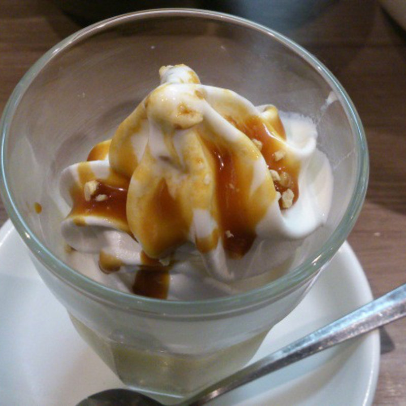 ほろ苦キャラメルソースのなめらかプリンパフェ(らーめん専門店 拉ノ刻)