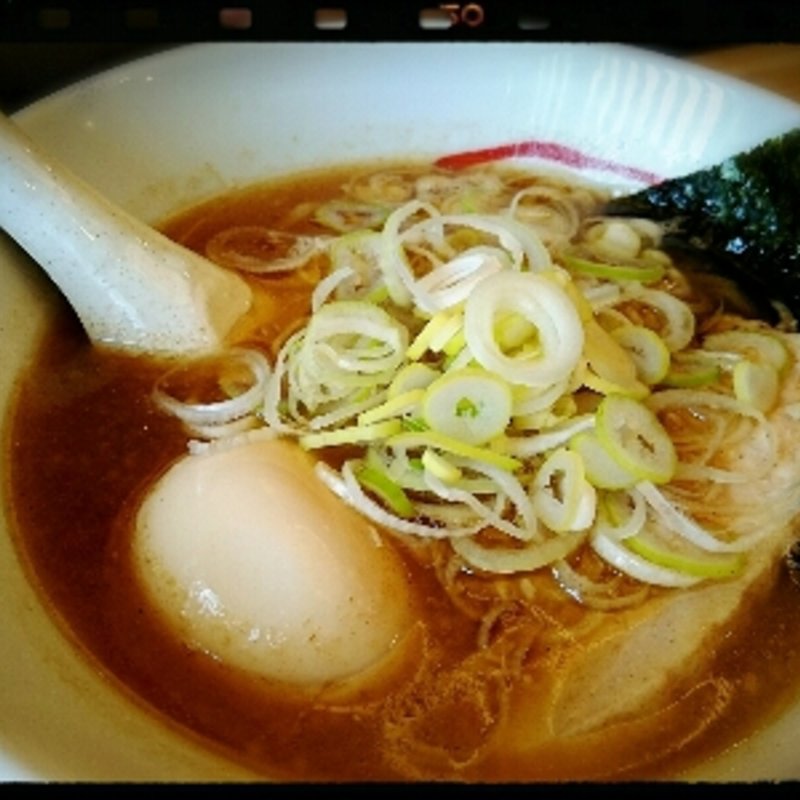 月の満ち欠けラーメン(らーめん月の兎影 （ラーメンツキノトカゲ）)