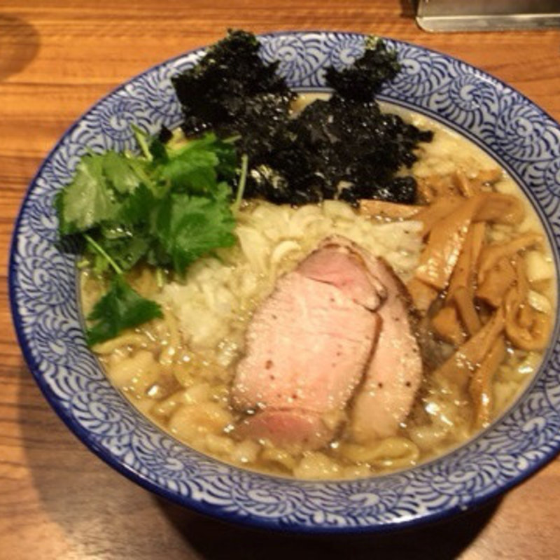 背脂煮干しラーメン(ラーメン燈郎)