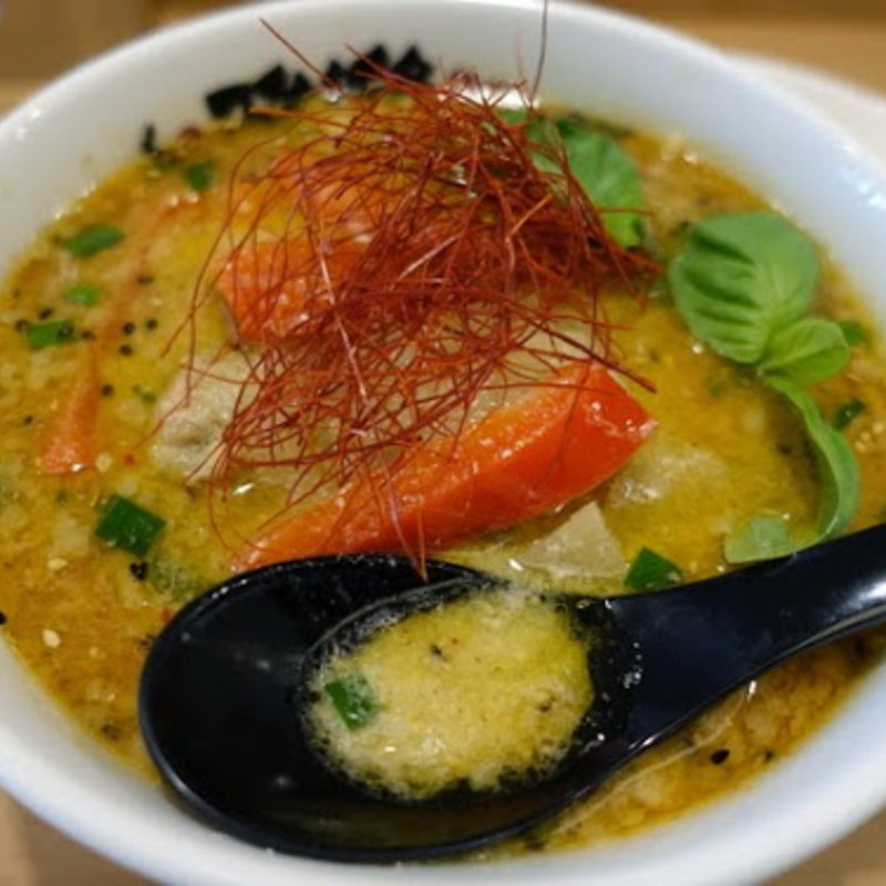 グリーンカレーみそらーめん(らーめん 雅楽)