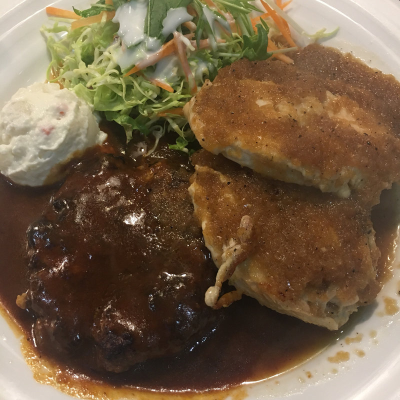 デミグラスハンバーグとチキンバーボン焼き(バーボン)