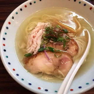 鶏と鯛魚骨の塩らー麺(らー麺 あけどや )
