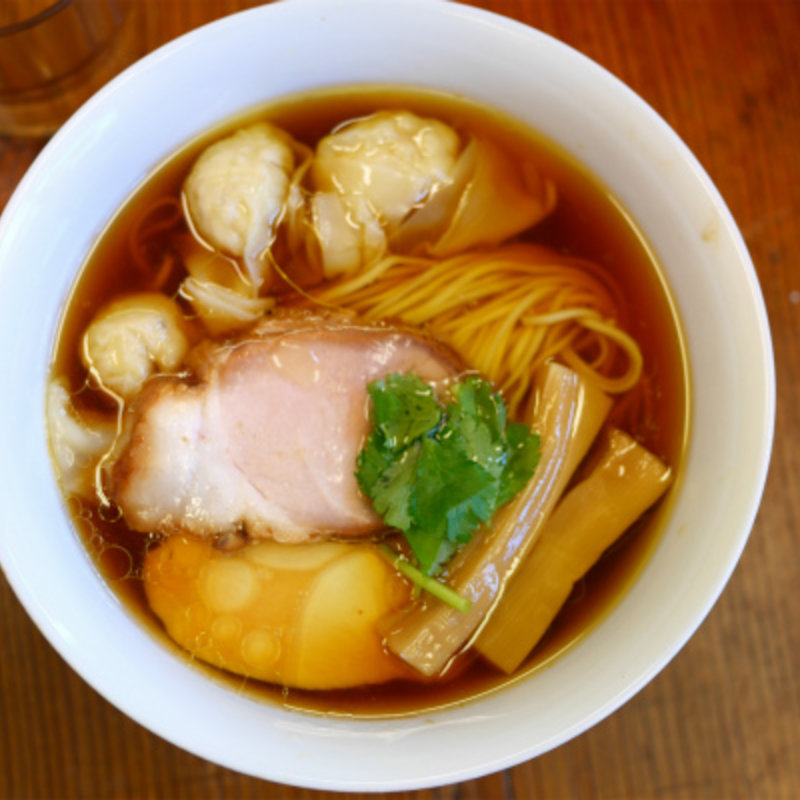 醤油わんたん麺(らぁ麺屋 飯田商店)