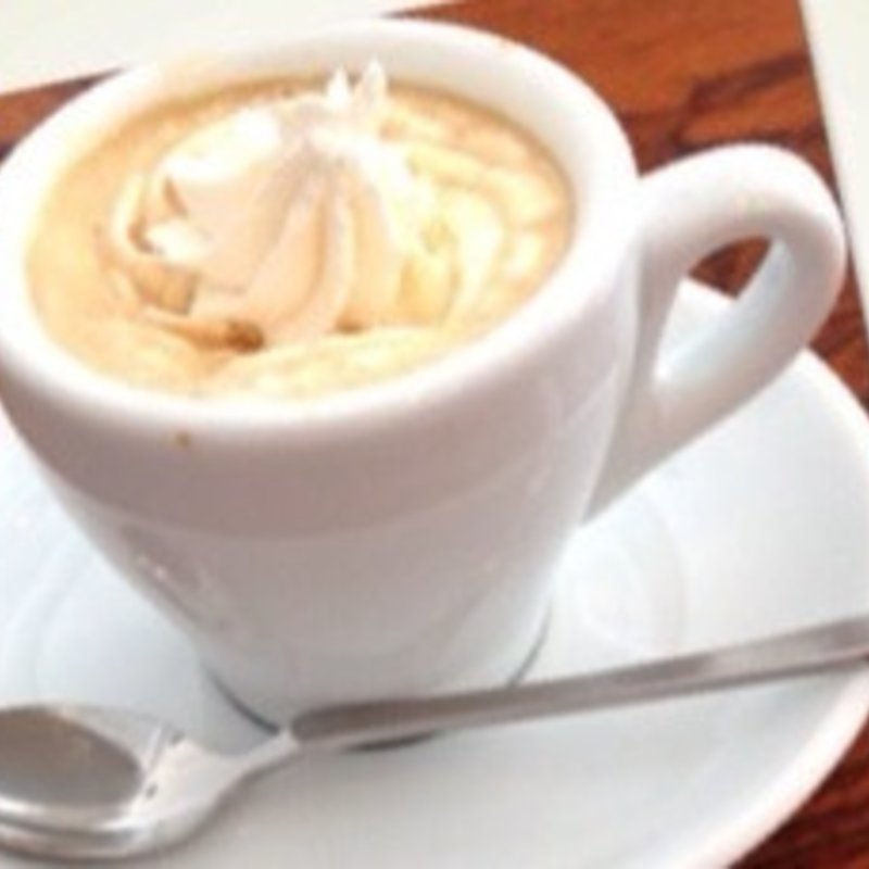 エスプレッソ・コン・パンナ　S(ライブコーヒー㈱)