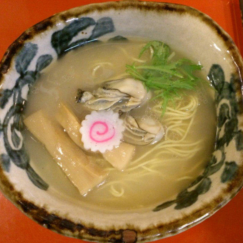 広島牡蠣の潮麺　(麺房 昭和呈)