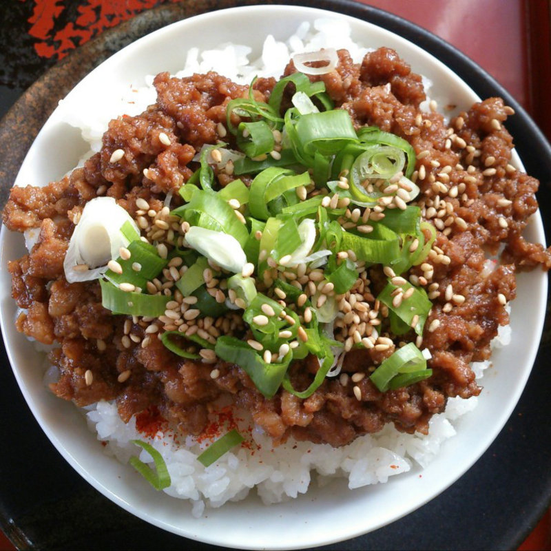 肉みそ丼(麺房 昭和呈)