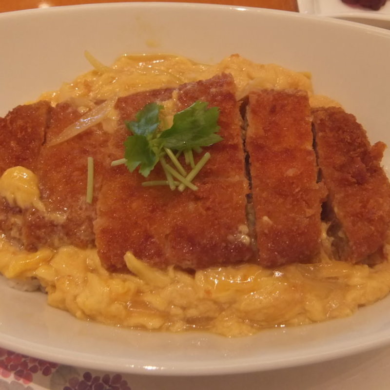 とろとろ玉子のカツ丼(ラウンジKinkei)