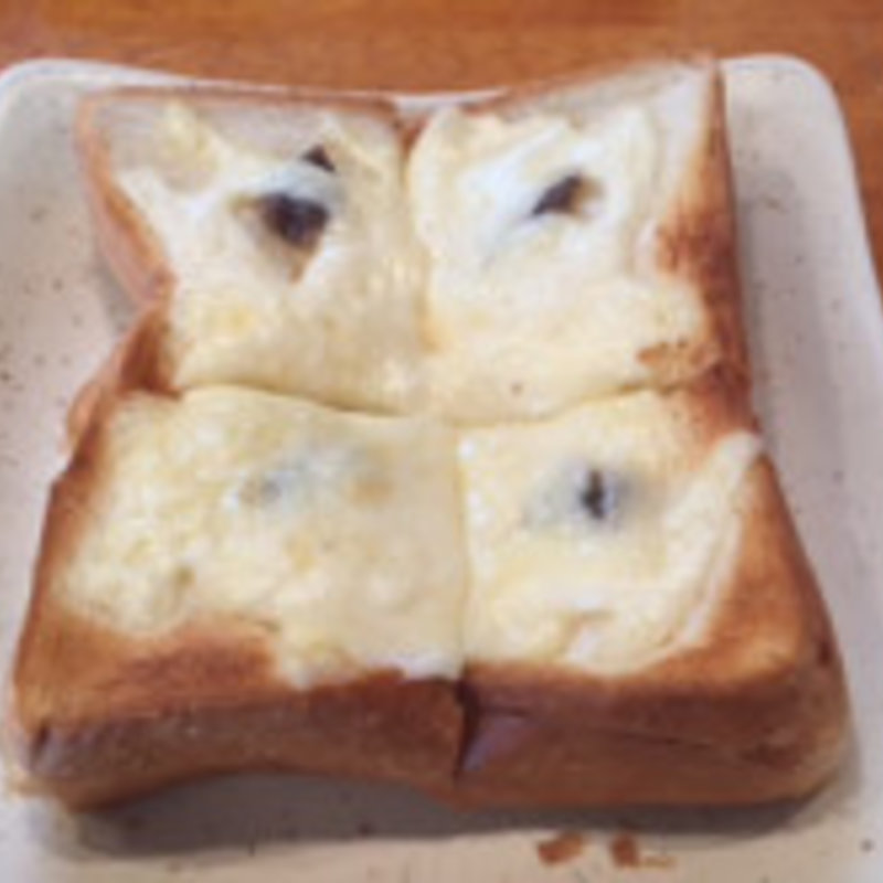 アンチョビチーズトースト(ROUND CAFE)