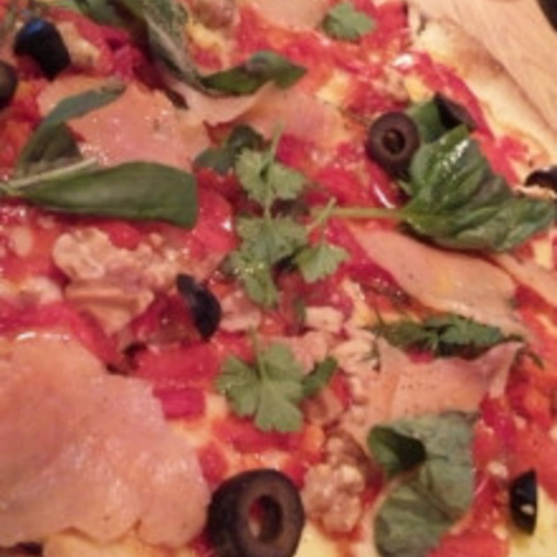 スモークサーモンとパプリカのヘルシーピザ(LATTE GRAPHIC 町田店)