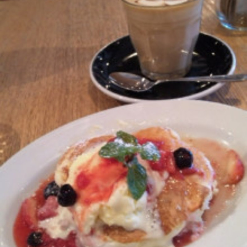 モーニング限定1/2パンケーキ フレッシュベリーズセットドリンク(LATTE GRAPHIC 町田店)