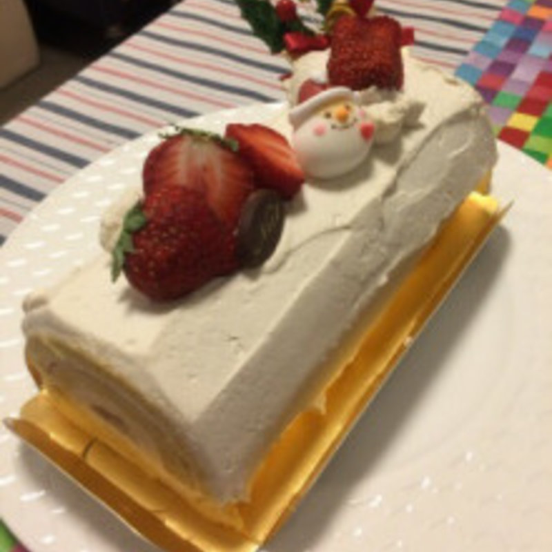 イチゴのレアチーズロール(ラデュグーテ )