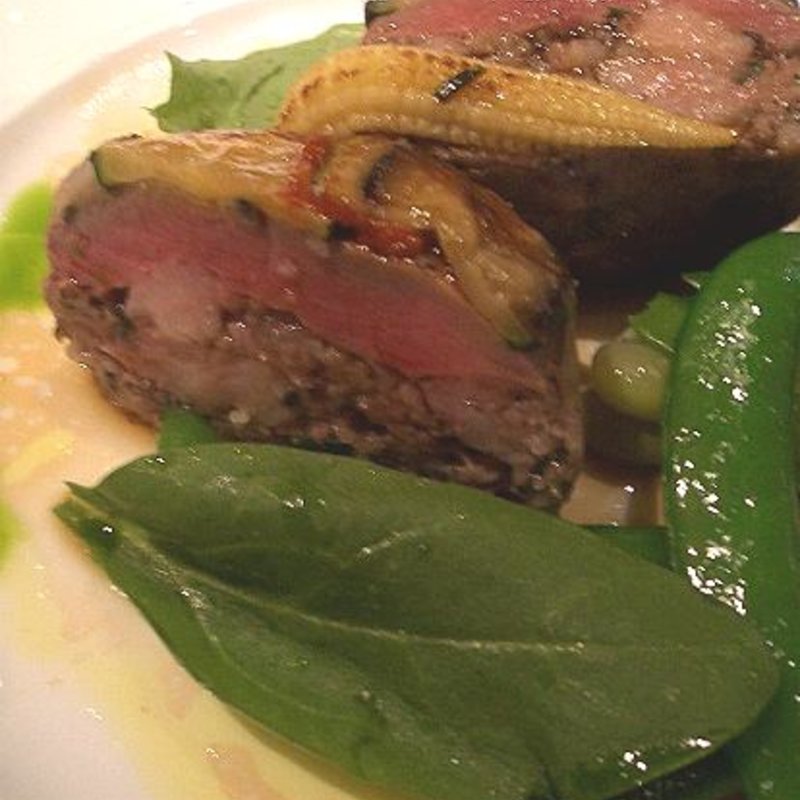 子羊の鞍下肉を野菜と共にクレピネットに　カレーの香りで(ラトリエ ドゥ ジョエル・ロブション)