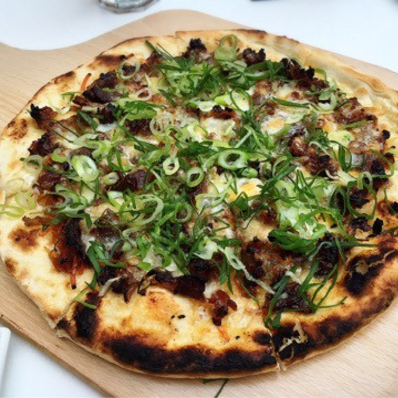 牛肉のプルコギピッツア(ラバサラ カフェアンドグリル 浅草店 （LaVASARA CAFE&GRILL）)