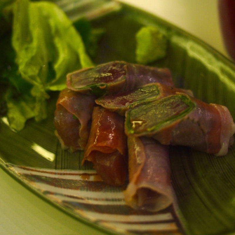 築地市場直送マグロの生ハム巻(ラバサラ カフェアンドグリル 浅草店 （LaVASARA CAFE&GRILL）)