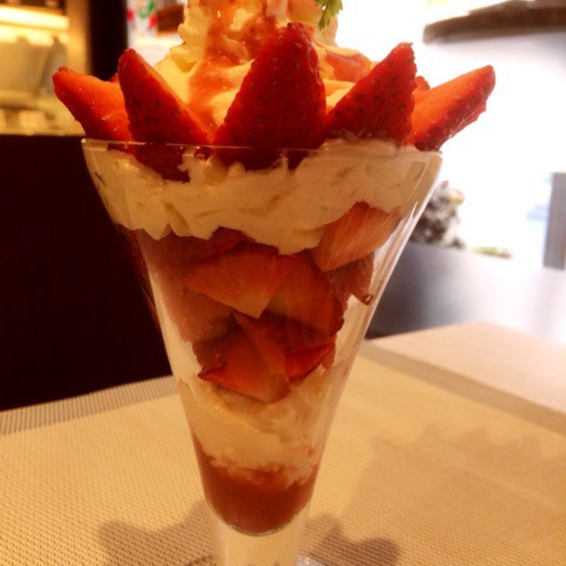 苺のパフェ(ラフルッタ （lafrutta）)
