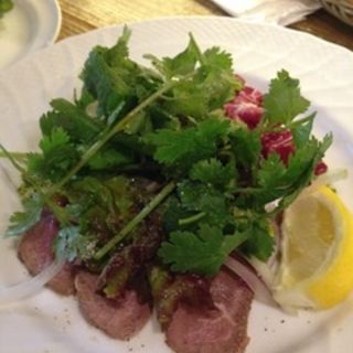 羊ヒレ肉のカルパッチョ(ラム&パクチー Salad days)