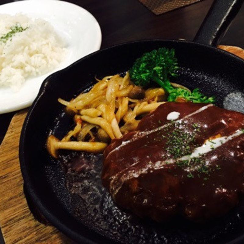 デミグラスソースのハンバーグセット(ラルーチェ80℃)