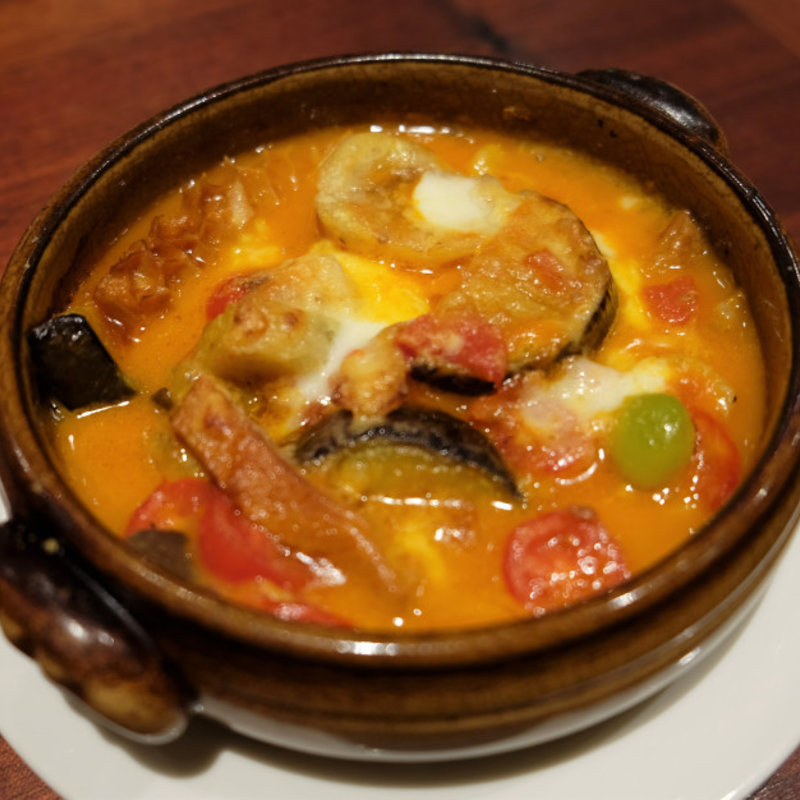 牛トリップと水茄子モッツアレラチーズ・トマトのオーブン焼き(ランデヴー・デ・ザミ)