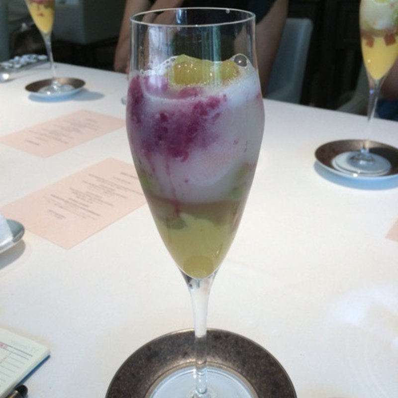 葡萄のカクテル(ランベリー ナオト キシモト 京都 （L'EMBELLIR Naoto Kishimoto）)