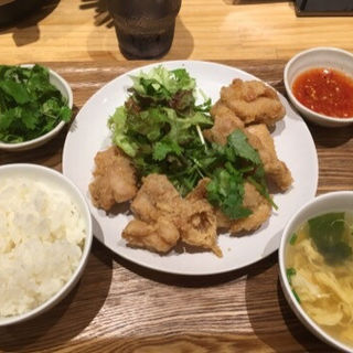 鶏もも唐揚げ定食 エスニック(らんまん食堂 京橋店)