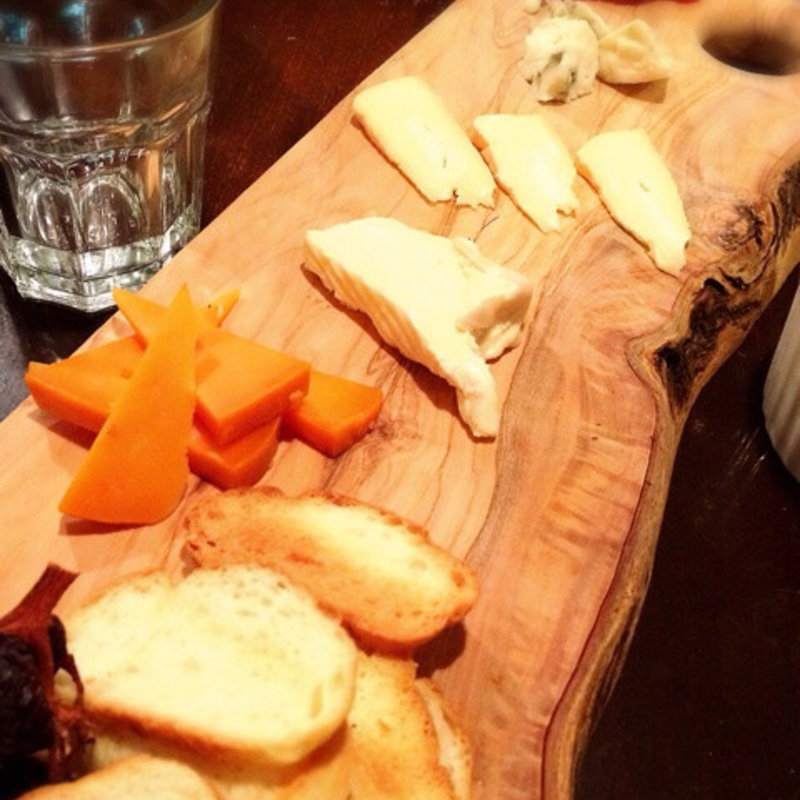 チーズの盛り合わせ(リ カーリカ)