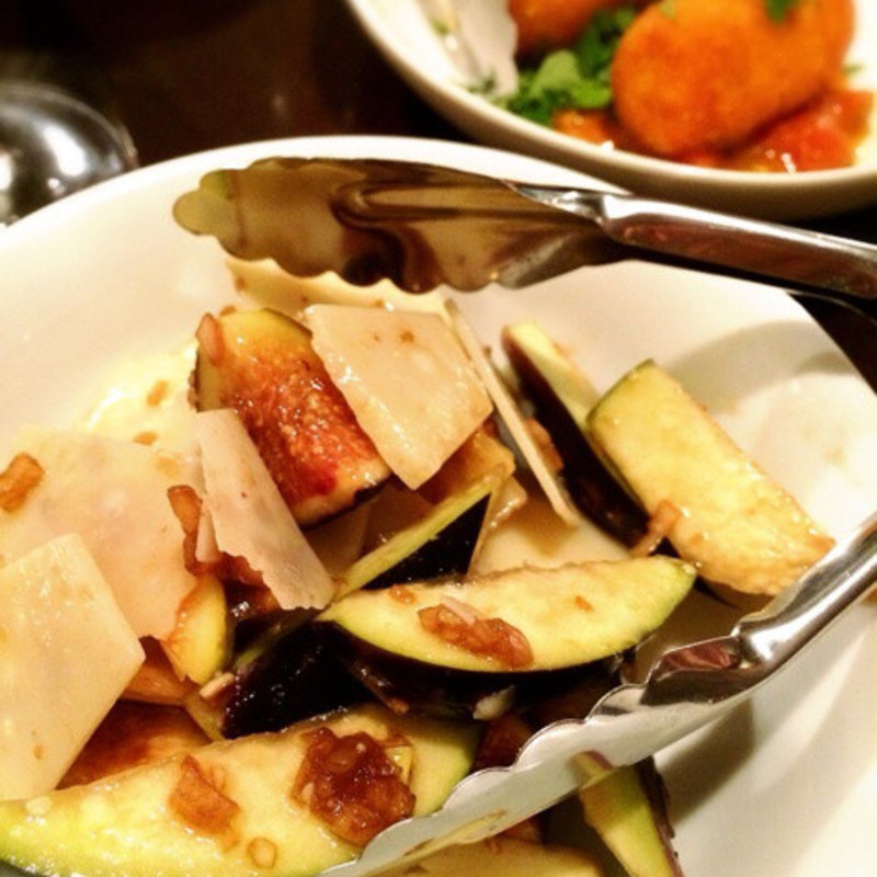 水茄子と黒イチジク、パルミジャーノのサラダ(リ カーリカ)