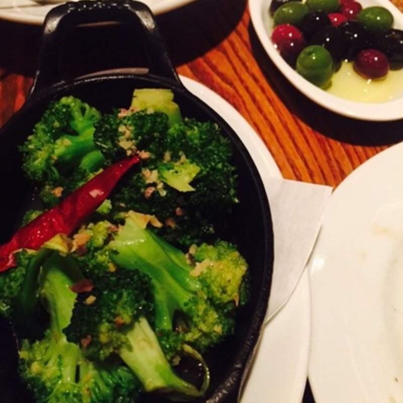 ブロッコリーのアンチョビガーリックプランチャ(RIGOLETTO WINE AND BAR)