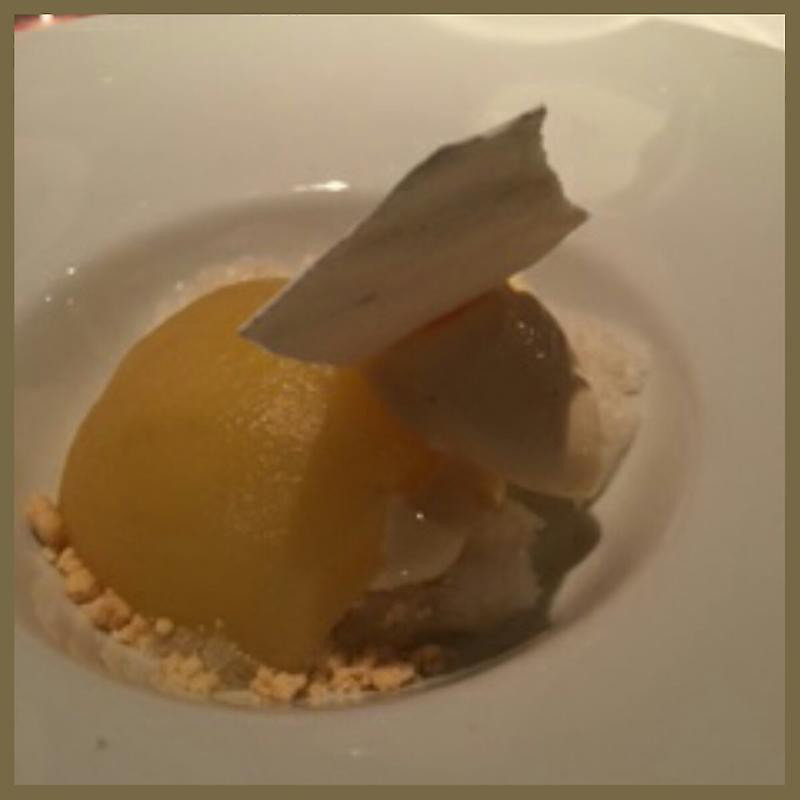 洋梨のコンポートとバニラのジェラート(リストランテ クロディーノ 神楽坂)