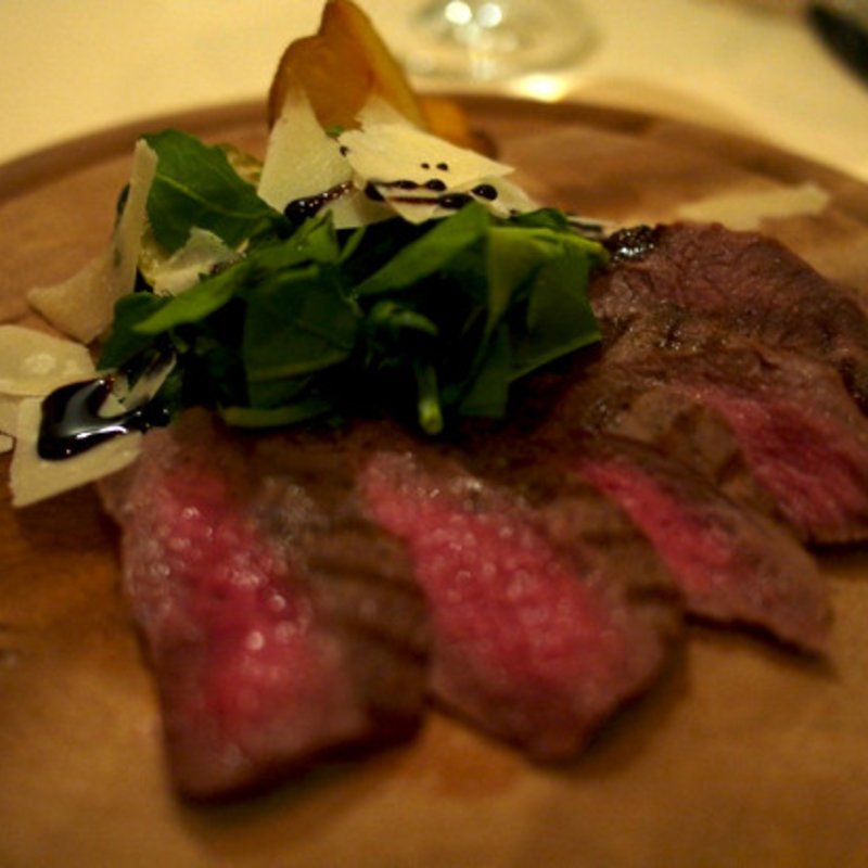 北海道羅臼産 0歳仔鹿内モモのタリアータ　ロースト野菜と共に(リストリア ジラソーレ)