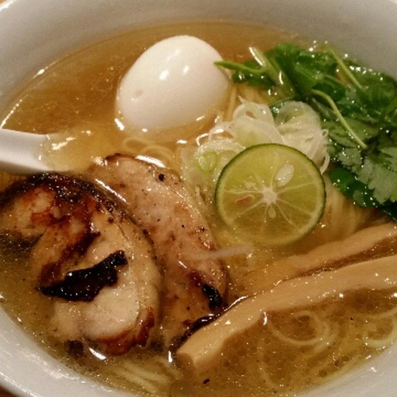 鶏白湯味玉らー麺(りょう花 梅田店)