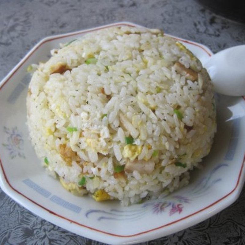 大盛りチャーハン(りよん洋風居酒屋 )