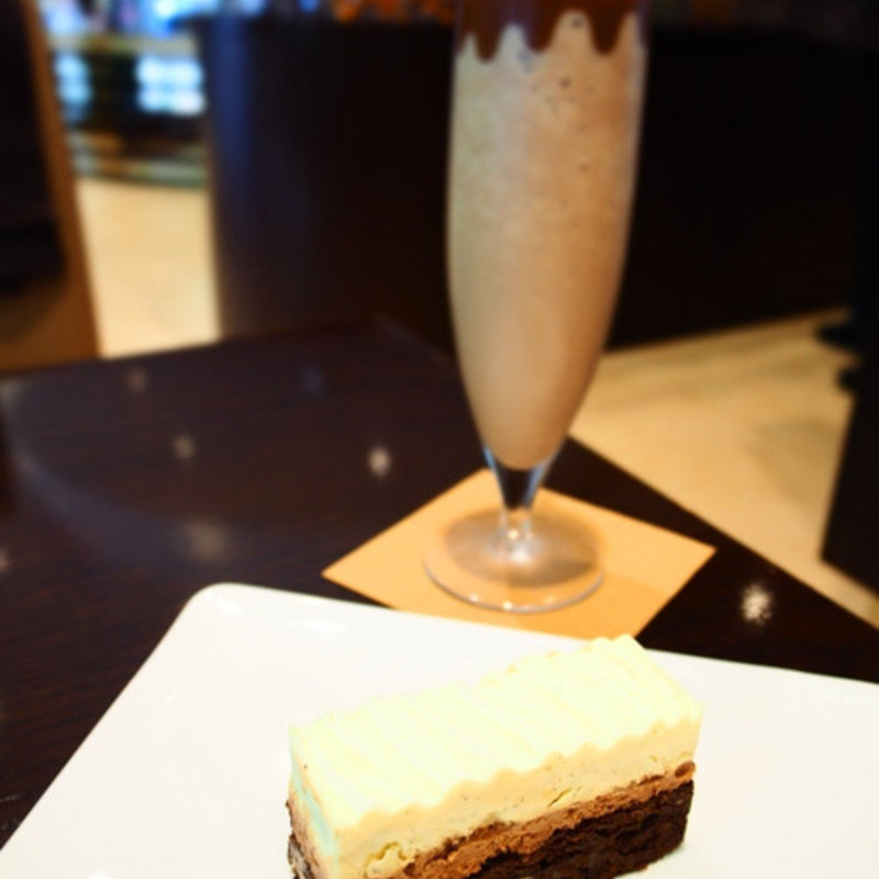 モントルー＋アイスチョコレートドリンク(リンツ ショコラ カフェ 銀座店)