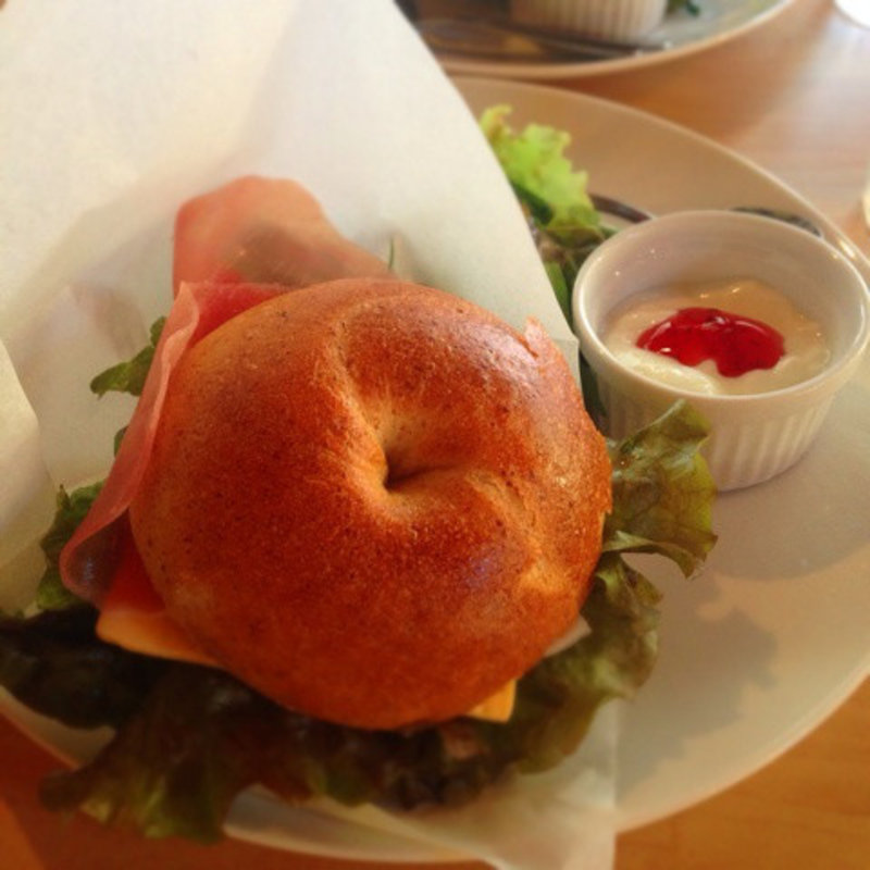 ベーグルサンド（生ハム・チーズ）(ル ルパン ブルー （Le Lupin Bleu）)