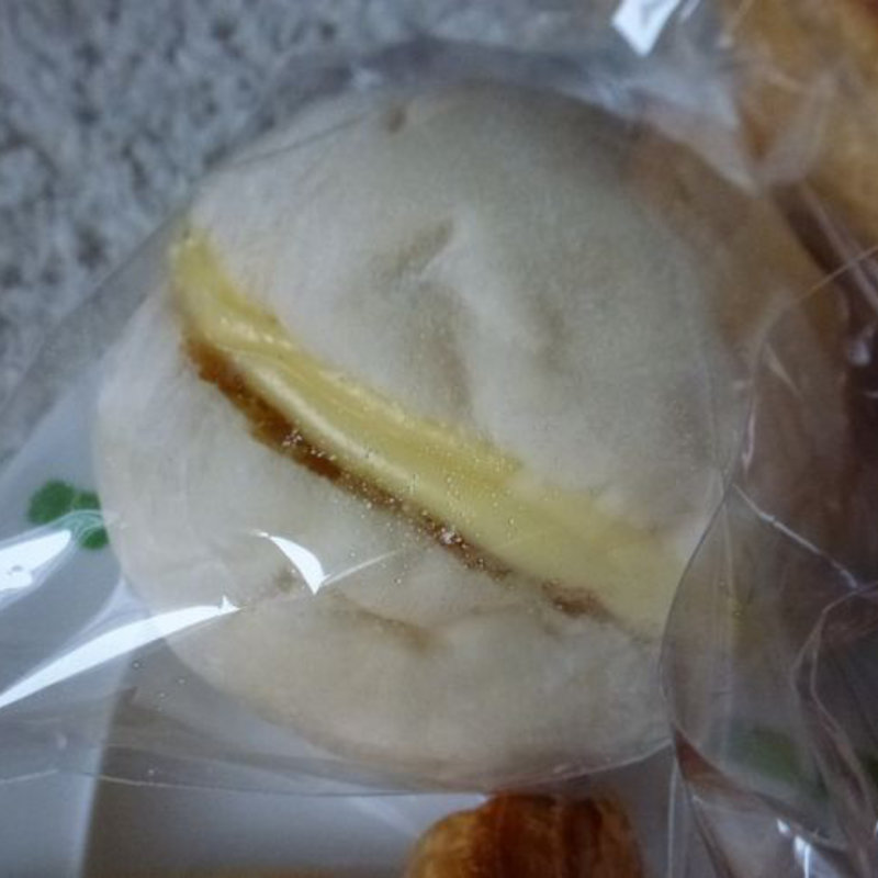 Pナツクリームパン(ル・カルフール)