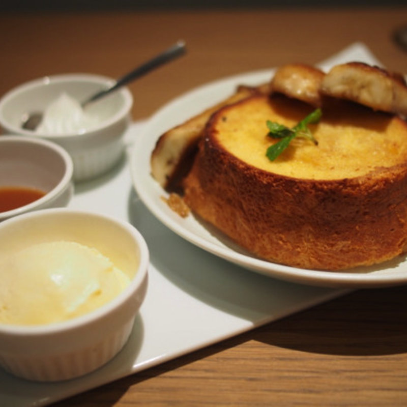 鎌倉フレンチトースト　バナナキャラメリゼ(ルームラックスカフェ)