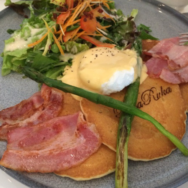 エッグベネディクト with アスパラベーコン(RusaRuka東京自由が丘店)