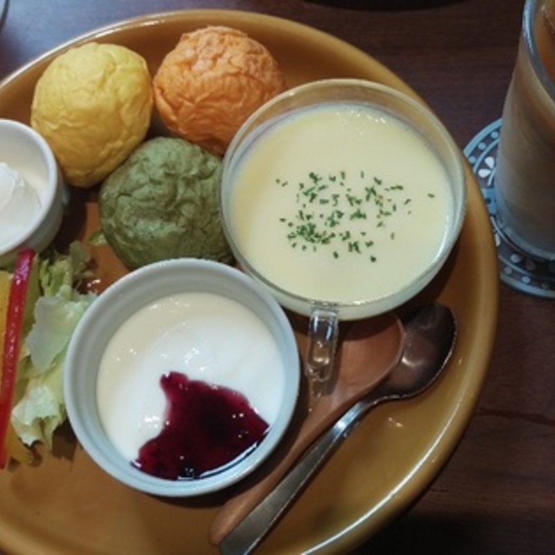 3種の野菜ロールパン北海道産クリームチーズ添え(瑠之亜珈琲 銀座インズ店)