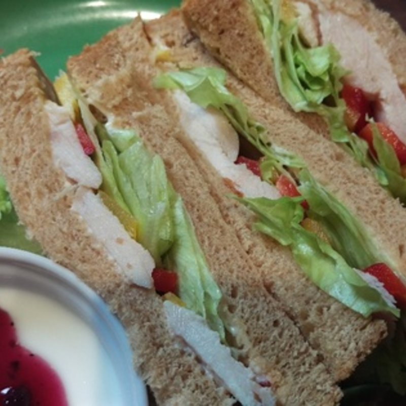 全粒粉ベジタブルチキンサンド(瑠之亜珈琲 銀座インズ店)