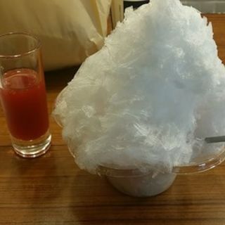 イチゴのかき氷(パティスリー・レ・サンク・エピス)