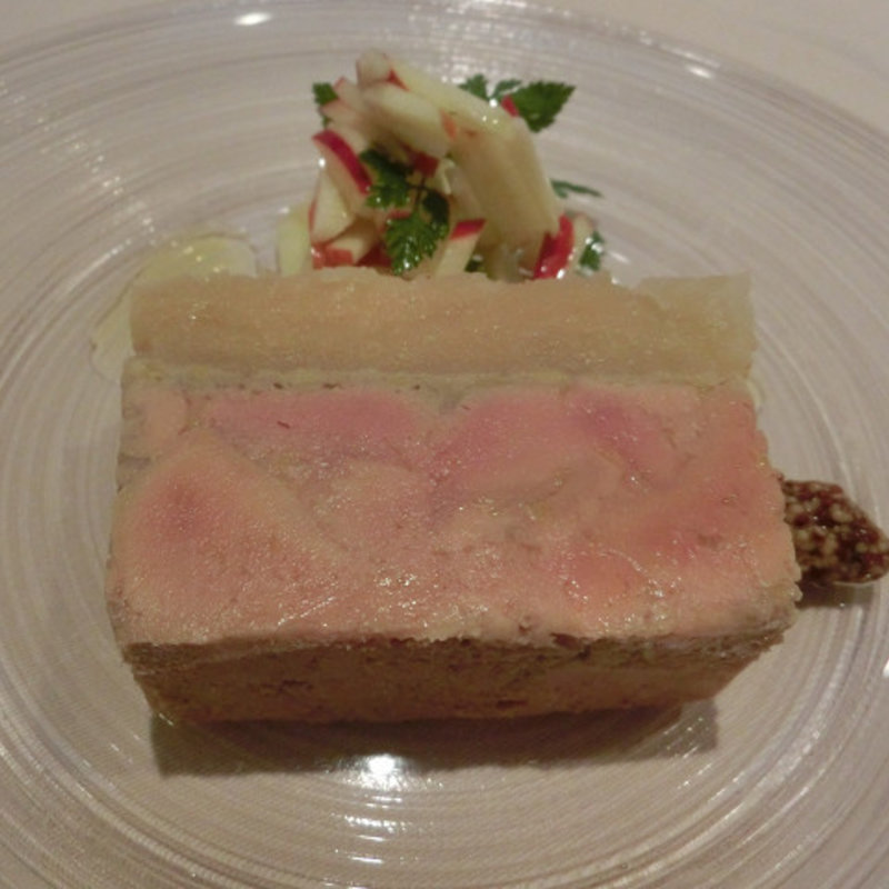 りんごとフォアグラのテリーヌ(レヴェイヨン )
