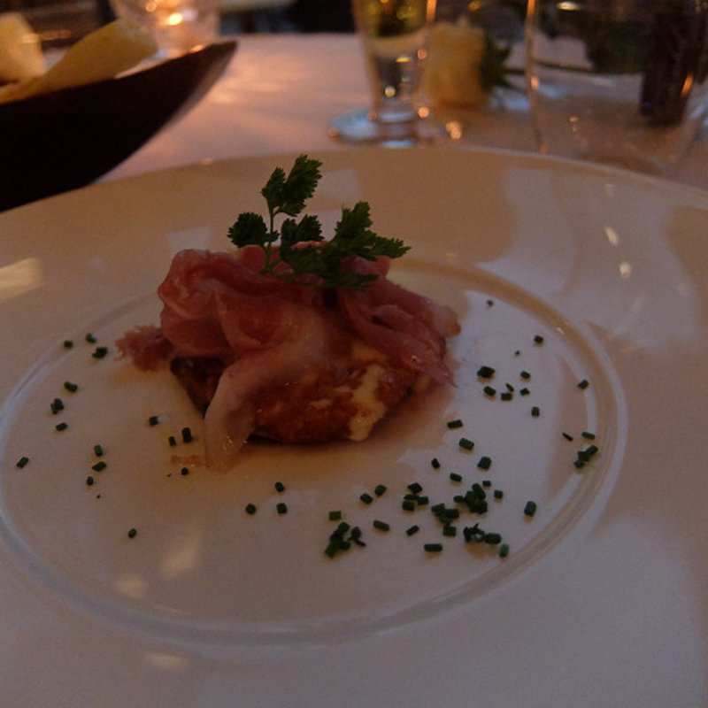 スカモルツァチーズと生ハム(レオーネ マルチアーノ)