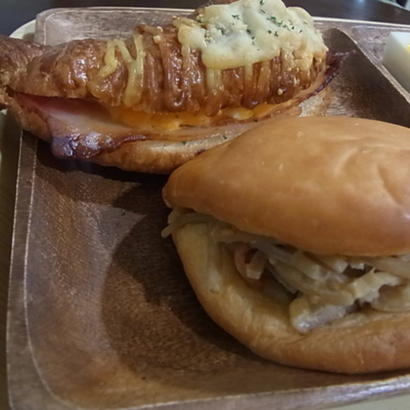 ベイクドサンドベーコンと鶏ゴボウサンド(レコルト)