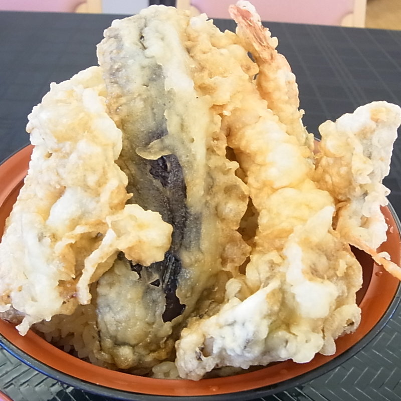 びっくり仰天丼（並盛）(レストラン　フォレスト)