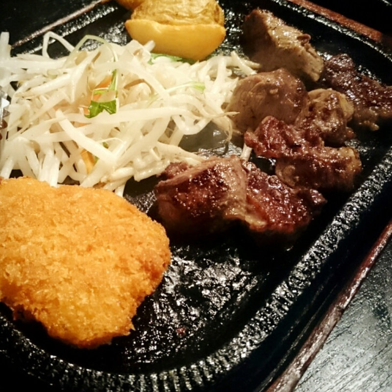 今月の限定ランチ20食限定（サイコロステーキとエビフライ）(佐藤 板付工場直売所)