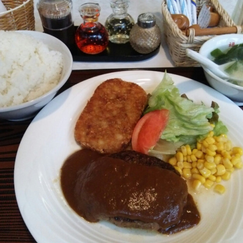 ハンバーグ定食(レスラン珊瑚)