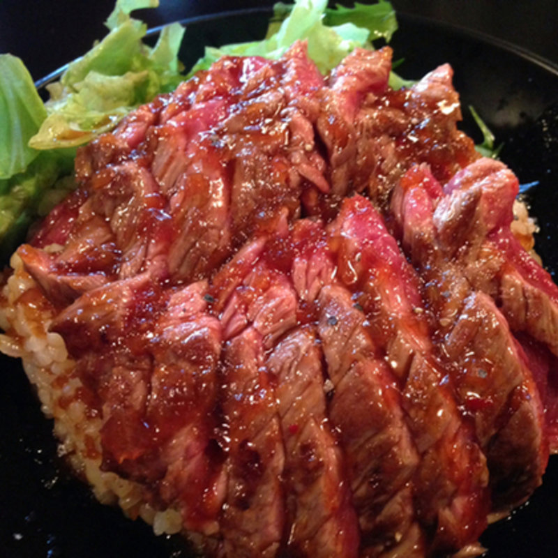 ステーキ丼　大(洋食工房 レッドロック 元町店)